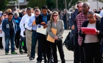 Seus colegas foram demitidos? Aprenda a lidar com a “Síndrome dos Sobreviventes” seus-colegas-foram-demitidos?-aprenda-a-lidar-com-a-“sindrome-dos-sobreviventes”