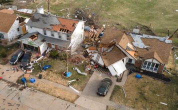 Tornados, incêndios florestais e poeira varrem os EUA em uma tempestade com 32 mortos tornados,-incendios-florestais-e-poeira-varrem-os-eua-em-uma-tempestade-com-32-mortos