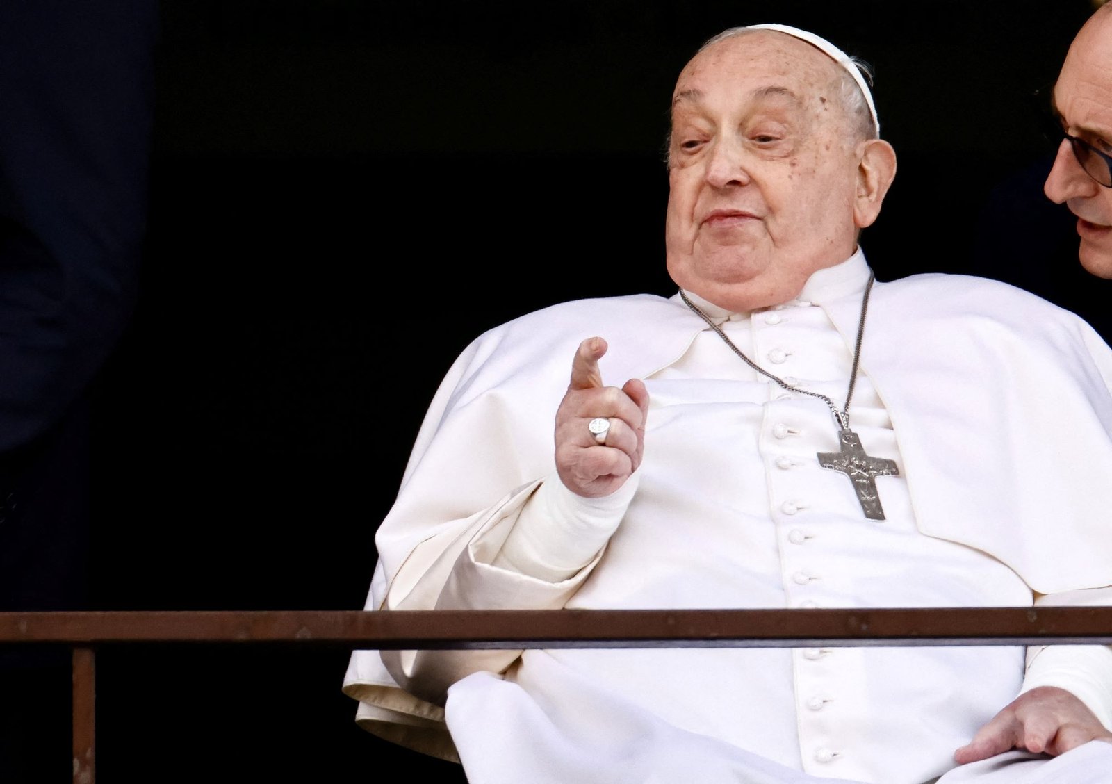 O Papa Francisco é dispensado e aparece em público após mais de 1 mês o-papa-francisco-e-dispensado-e-aparece-em-publico-apos-mais-de-1-mes