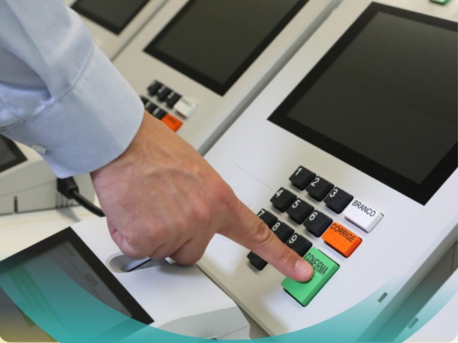 Câmara discute um projeto que criminaliza o uso de telefone celular na cabine de votação camara-discute-um-projeto-que-criminaliza-o-uso-de-telefone-celular-na-cabine-de-votacao