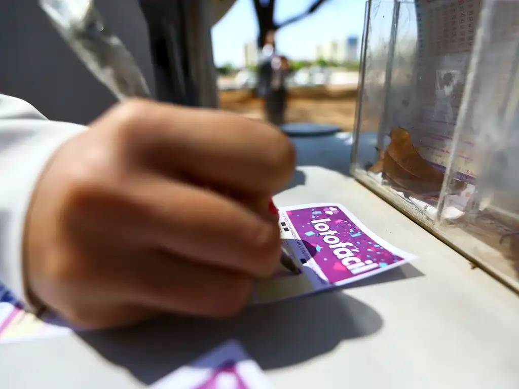 LOTOFÁCIL: Confira as 15 dezenas desenhadas do concurso 3370 lotofacil:-confira-as-15-dezenas-desenhadas-do-concurso-3370