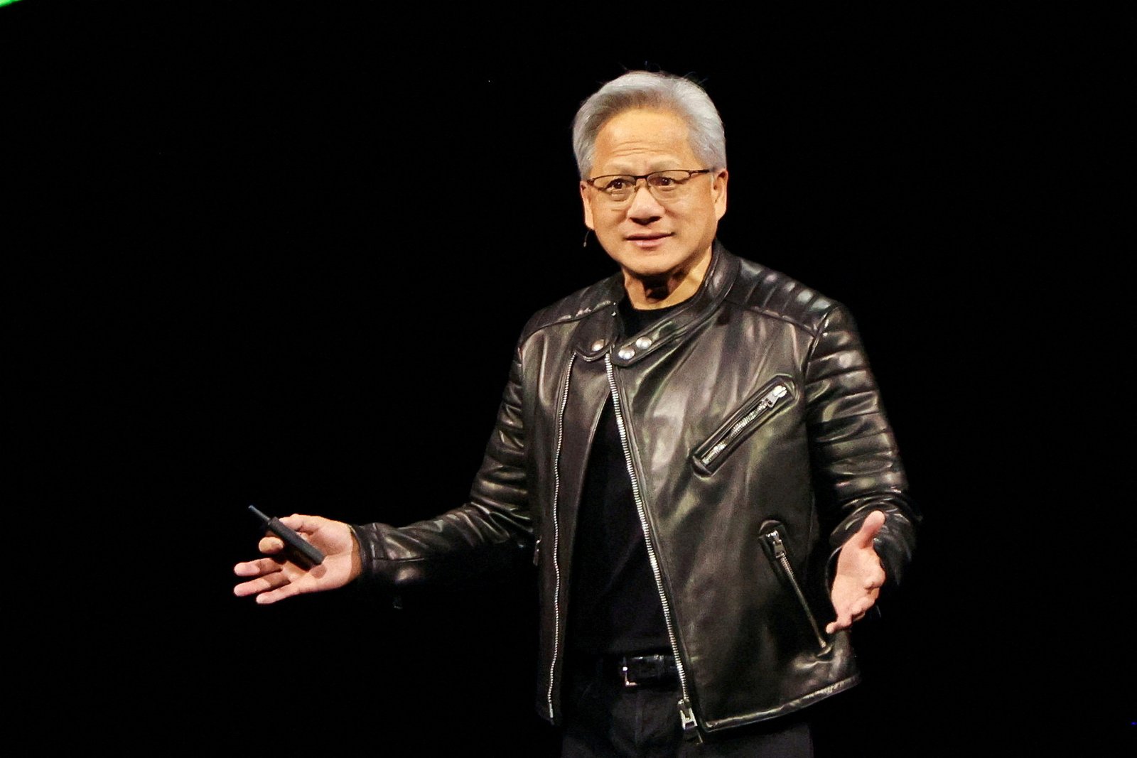 O CEO da Nvidia visita a China depois de um veto dos EUA e tenta manter negócios no país, diz FT o-ceo-da-nvidia-visita-a-china-depois-de-um-veto-dos-eua-e-tenta-manter-negocios-no-pais,-diz-ft