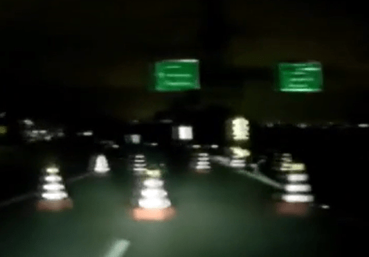 Os criminosos simulam a blitz para roubar motoristas na rodovia Imigrantes em SP os-criminosos-simulam-a-blitz-para-roubar-motoristas-na-rodovia-imigrantes-em-sp