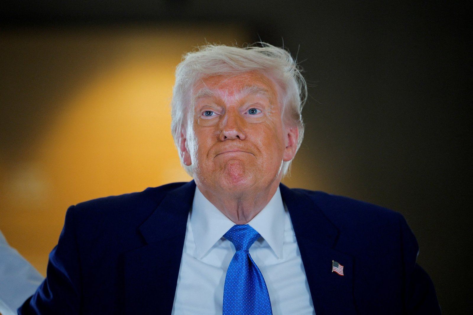 Trump diz ao Walmart para “comer tarifas” em vez de aumentar os preços trump-diz-ao-walmart-para-“comer-tarifas”-em-vez-de-aumentar-os-precos